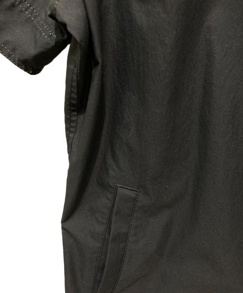 1piu1uguale3（ウノピュウノウグァーレトレ）1piu1uguale3 (ウノピュウノウグァーレトレ) PEANUTS (ピーナッツ) ハーフスリーブコーチジャケット ブラック サイズ:Vの古着・服飾アイテム