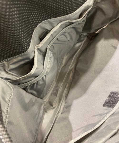 AER（エアー）Aer (エアー) Travel Sling Bag ブラックの古着・服飾アイテム