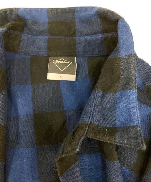 F.C.R.B.（エフシーレアルブリストル）F.C.R.B. (エフシーレアルブリストル) BIG LOGO FLANNEL BAGGY SHIRT ブラック×ブルー サイズ:XLの古着・服飾アイテム