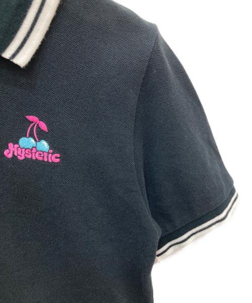 Hysteric Glamour（ヒステリックグラマー）Hysteric Glamour (ヒステリックグラマー) POISON CHERRY刺繍 ショート丈ポロシャツ ブラック サイズ:FREEの古着・服飾アイテム