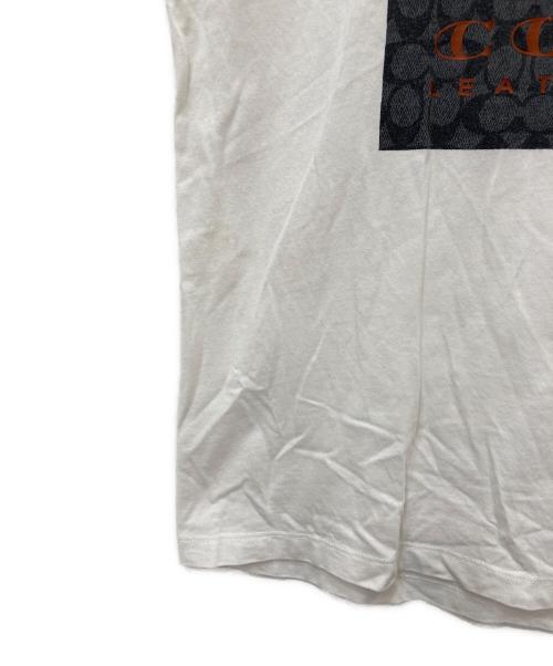 COACH（コーチ）COACH (コーチ) レキシープリントTシャツ ホワイト サイズ:Lの古着・服飾アイテム