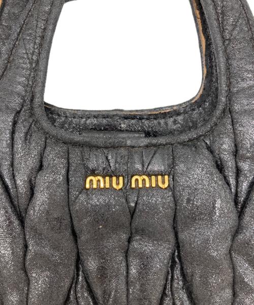 MIU MIU（ミュウミュウ）MIU MIU (ミュウミュウ) マテラッセレザーハンドバッグ ブラックの古着・服飾アイテム