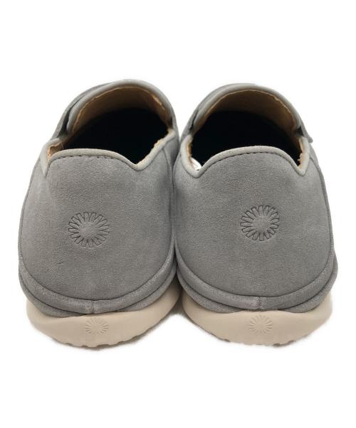 UGG（アグ）UGG (アグ) CALI PENNY SLIP-ON グレー サイズ:27.5の古着・服飾アイテム