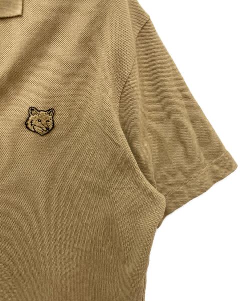 maison kitsune（アシッドメゾンキツネ）MAISON KITSUNE (アシッドメゾンキツネ) BOLD FOX HEAD PATCH COMFORT POLO ベージュ サイズ:Sの古着・服飾アイテム
