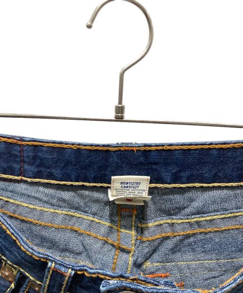 TRUE RELIGION（トゥルー レリジョン）TRUE RELIGION (トゥルー レリジョン) ステッチベルボトムデニムパンツ ブルー サイズ:27の古着・服飾アイテム