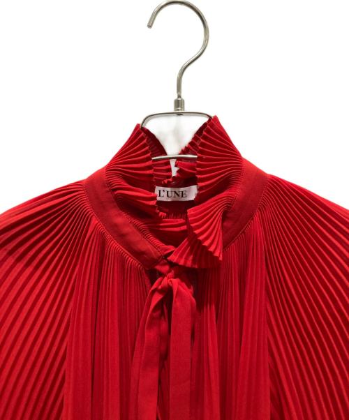 L'UNE（リュンヌ）L'UNE (リュンヌ) プリーテッドフリルブラウス レッド サイズ:Ｆの古着・服飾アイテム