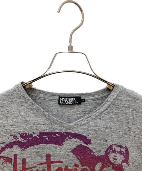 Hysteric Glamour（ヒステリックグラマー）Hysteric Glamour (ヒステリックグラマー) VネックTシャツ グレー サイズ:Ｓの古着・服飾アイテム