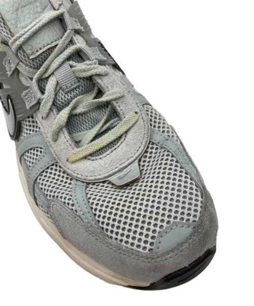NIKE（ナイキ）NIKE (ナイキ) V2K ラン ウィメンズシューズ グレー サイズ:28.5の古着・服飾アイテム
