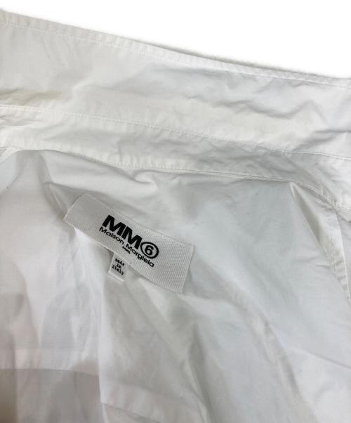 MM6 Maison Margiela（エムエムシックスメゾンマルジェラ）MM6 Maison Margiela (エムエムシックスメゾンマルジェラ) オーバーサイズフロントロゴシャツ ホワイト サイズ:Sの古着・服飾アイテム
