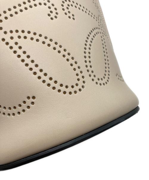LOEWE（ロエベ）LOEWE (ロエベ) ゲートアナグラムバケットショルダーバッグ　Gate Anagram Leather Shoulder Bag ベージュの古着・服飾アイテム