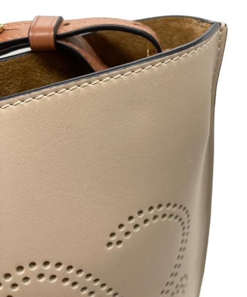 LOEWE（ロエベ）LOEWE (ロエベ) ゲートアナグラムバケットショルダーバッグ　Gate Anagram Leather Shoulder Bag ベージュの古着・服飾アイテム