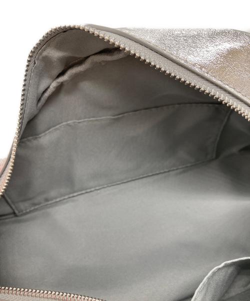 UN3D.（アンスリード）UN3D. (アンスリード) レギュラートライアングルレザーバッグ シルバーの古着・服飾アイテム