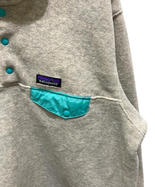 Patagonia（パタゴニア）Patagonia (パタゴニア) ウィメンズ・ライトウェイト・シンチラ・スナップT・プルオーバー ベージュ サイズ:XLの古着・服飾アイテム