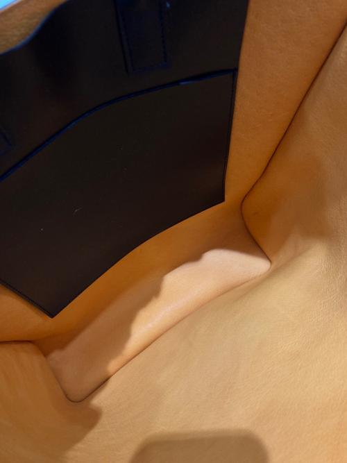 PIENI（ピエ二）PIENI (ピエ二) ハンドバッグ ブラックの古着・服飾アイテム