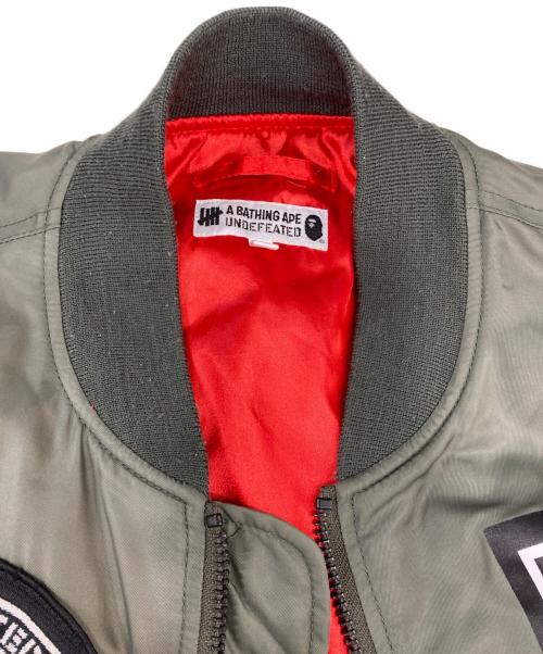 A BATHING APE（ア ベイシング エイプ）A BATHING APE (ア ベイシング エイプ) UNDEFEATED (アンディフィーテッド) MA-1 ワッペン装飾フライトジャケット カーキ サイズ:Sの古着・服飾アイテム