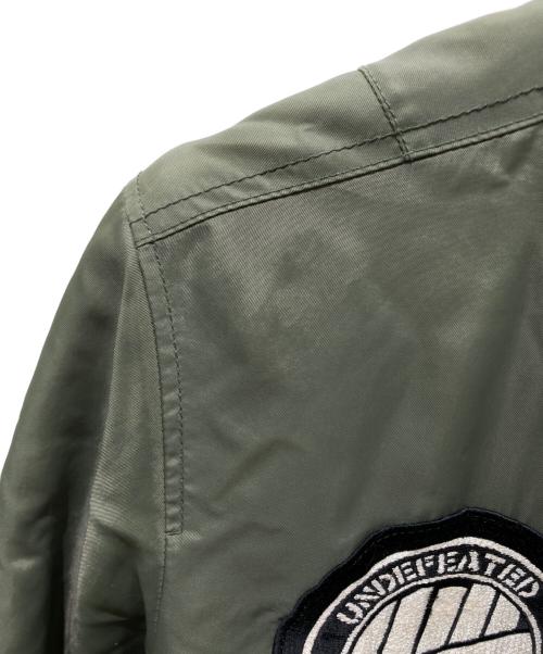 A BATHING APE（ア ベイシング エイプ）A BATHING APE (ア ベイシング エイプ) UNDEFEATED (アンディフィーテッド) MA-1 ワッペン装飾フライトジャケット カーキ サイズ:Sの古着・服飾アイテム