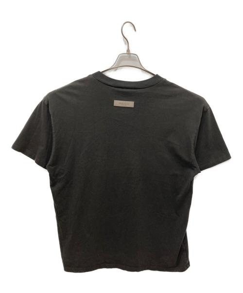 FOG ESSENTIALS（フィアオブゴッド エッセンシャル）FOG ESSENTIALS (フィアオブゴッド エッセンシャル) プリントTシャツ グレー サイズ:Sの古着・服飾アイテム