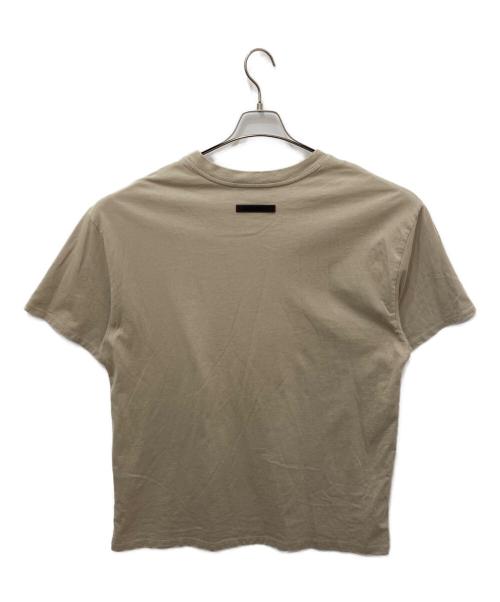 FOG ESSENTIALS（フィアオブゴッド エッセンシャル）FOG ESSENTIALS (フィアオブゴッド エッセンシャル) プリントTシャツ ベージュ サイズ:Lの古着・服飾アイテム