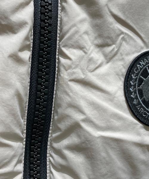 CANADA GOOSE（カナダグース）CANADA GOOSE (カナダグース) EVERETT VEST　エヴェレットベスト　ダウンベスト ベージュ サイズ:Mの古着・服飾アイテム