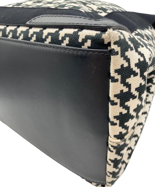 BALENCIAGA（バレンシアガ）BALENCIAGA (バレンシアガ) NAVY CABAS S AJ　千鳥柄キャンバスハンドバッグ ホワイト×ブラックの古着・服飾アイテム