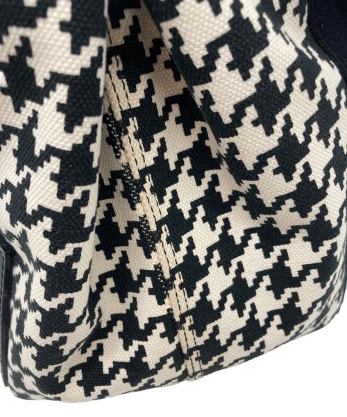 BALENCIAGA（バレンシアガ）BALENCIAGA (バレンシアガ) NAVY CABAS S AJ　千鳥柄キャンバスハンドバッグ ホワイト×ブラックの古着・服飾アイテム