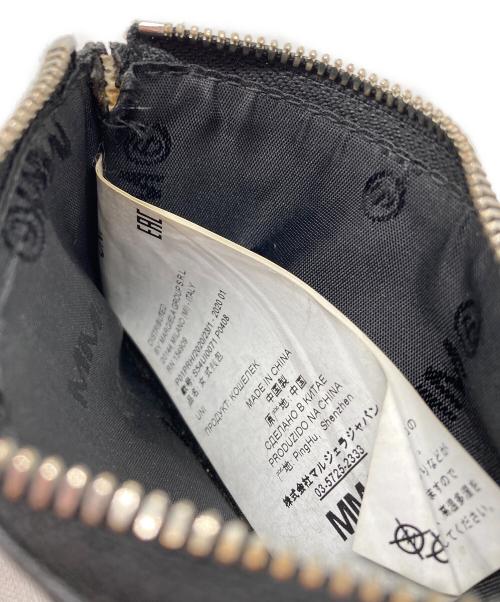 MM6 Maison Margiela（エムエムシックスメゾンマルジェラ）MM6 Maison Margiela (エムエムシックスメゾンマルジェラ) サークルロゴカードケース ブラックの古着・服飾アイテム