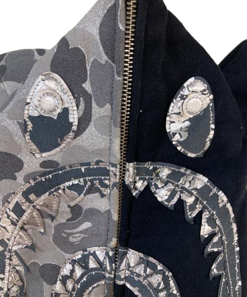 A BATHING APE（アベイシングエイプ）A BATHING APE (アベイシングエイプ) MEDICOM TOY (メディコムトイ) shark full zip hoodie ブラック サイズ:Mの古着・服飾アイテム