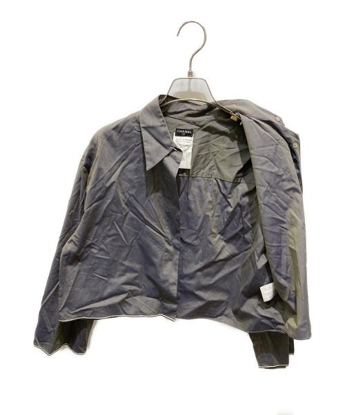 CHANEL（シャネル）CHANEL (シャネル) ココマークボタンクロップド丈長袖シャツ グレー サイズ:40の古着・服飾アイテム