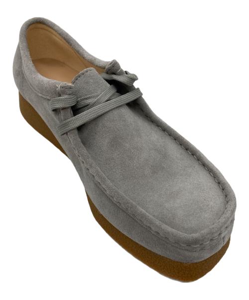 CLARKS（クラークス）CLARKS (クラークス) ワラビーシューズ グレー サイズ:5.5の古着・服飾アイテム