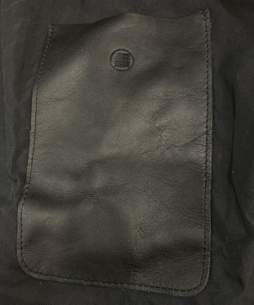 yorozu（ヨロズ）yorozu (ヨロズ) ワンポケットハンドバッグ ブラックの古着・服飾アイテム