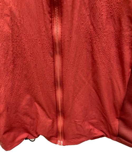 ARC'TERYX（アークテリクス）ARC'TERYX (アークテリクス) ATOM LT HOODY　アトムLTフーディー レッド サイズ:記載なしの為実寸参照の古着・服飾アイテム