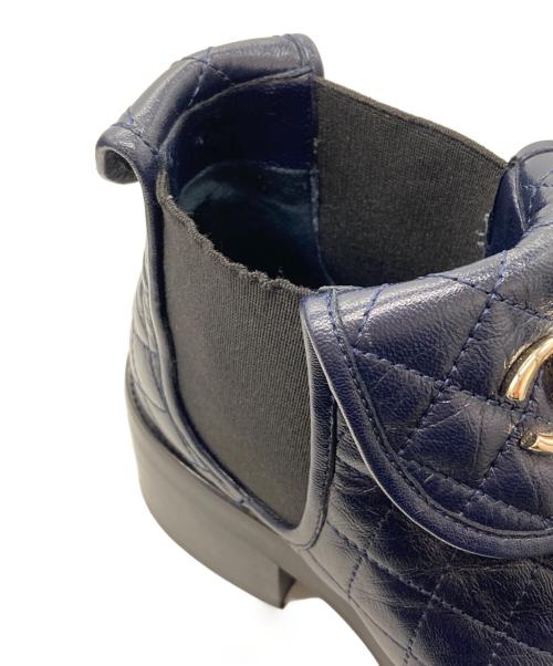 CHANEL（シャネル）CHANEL (シャネル) ターンロックサイドゴアショートブーツ ネイビー サイズ:37の古着・服飾アイテム