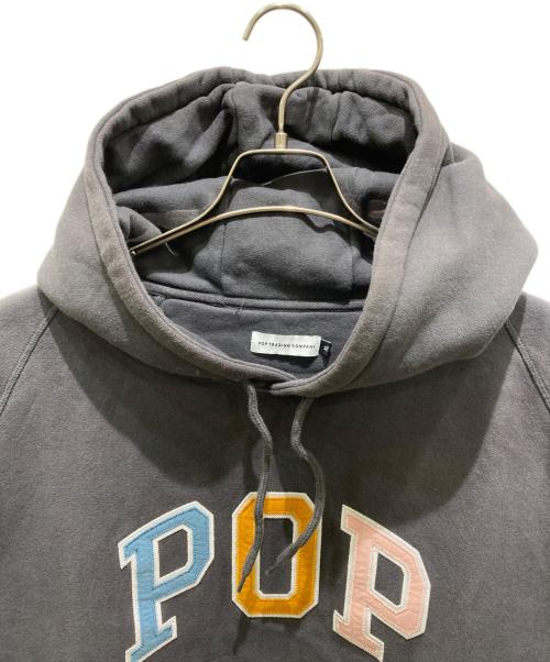 POP TRADING COMPANY（ポップトレーディングカンパニー）POP TRADING COMPANY (ポップトレーディングカンパニー) ARCH HD SWT/パーカー グレー サイズ:XLの古着・服飾アイテム