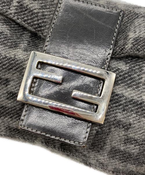 FENDI（フェンディ）FENDI (フェンディ) ロゴ総柄ワンショルダーバッグ　ズッカ　マンマバゲット グレーの古着・服飾アイテム