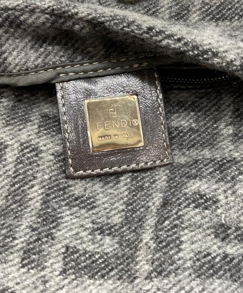 FENDI（フェンディ）FENDI (フェンディ) ロゴ総柄ワンショルダーバッグ　ズッカ　マンマバゲット グレーの古着・服飾アイテム