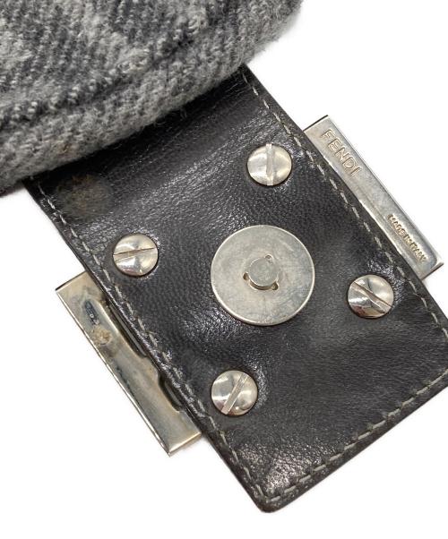 FENDI（フェンディ）FENDI (フェンディ) ロゴ総柄ワンショルダーバッグ　ズッカ　マンマバゲット グレーの古着・服飾アイテム