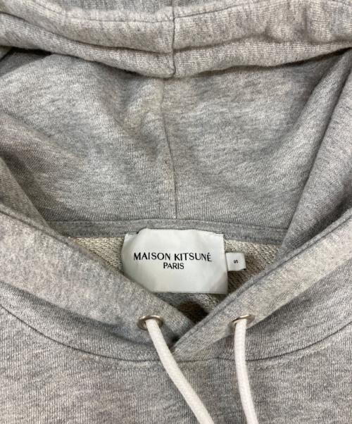 maison kitsune（メゾンキツネ）MAISON KITSUNE (メゾンキツネ) Chillax Fox パーカー グレー サイズ:Ｓの古着・服飾アイテム