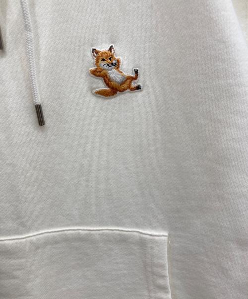 maison kitsune（メゾンキツネ）MAISON KITSUNE (メゾンキツネ) CHILLAX FOX PATCH CLASSIC HOODIE ホワイト サイズ:Ｓの古着・服飾アイテム