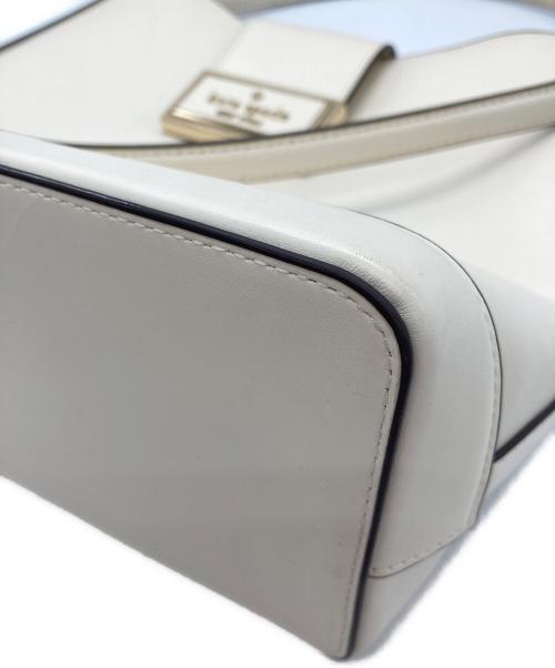 Kate Spade（ケイトスペード）Kate Spade (ケイトスペード) リーガン バケット バッグ ベージュの古着・服飾アイテム