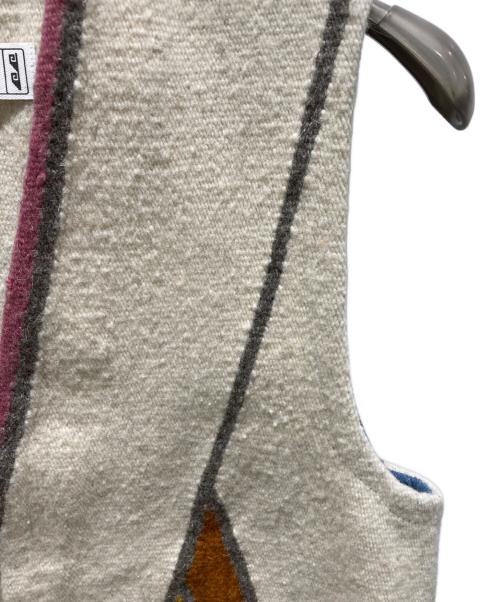 THE BUG IN THE BUG（ザバグインザバグ）THE BUG IN THE BUG (ザバグインザバグ) クルミボタン幾何学ウールベスト ベージュ サイズ:Ｓの古着・服飾アイテム