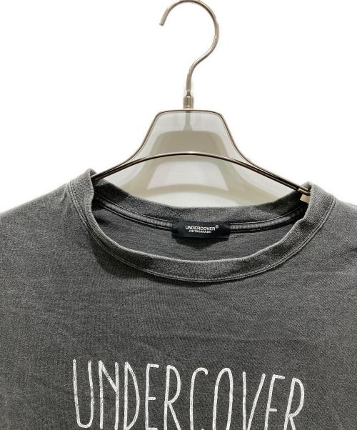 UNDERCOVER（アンダーカバー）UNDERCOVER (アンダーカバー) ヴィンテージ加工ロゴTシャツ チャコールグレー サイズ:4の古着・服飾アイテム