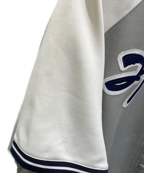 NIKE（ナイキ）NIKE (ナイキ) FUTURA (フューチュラ) be true ベースボールシャツ グレー サイズ:XLの古着・服飾アイテム