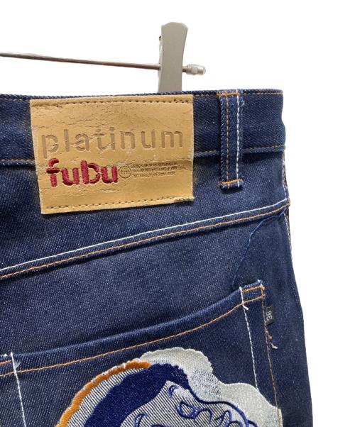 platium fubu（プラチナムフブ）platium fubu (プラチナムフブ) 刺繍バギーデニムパンツ ブルー サイズ:36の古着・服飾アイテム