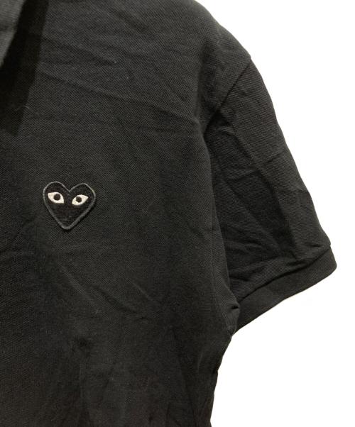PLAY COMME des GARCONS（プレイコムデギャルソン）PLAY COMME des GARCONS (プレイコムデギャルソン) Polo Shirt With Black Emblem ブラック サイズ:XLの古着・服飾アイテム