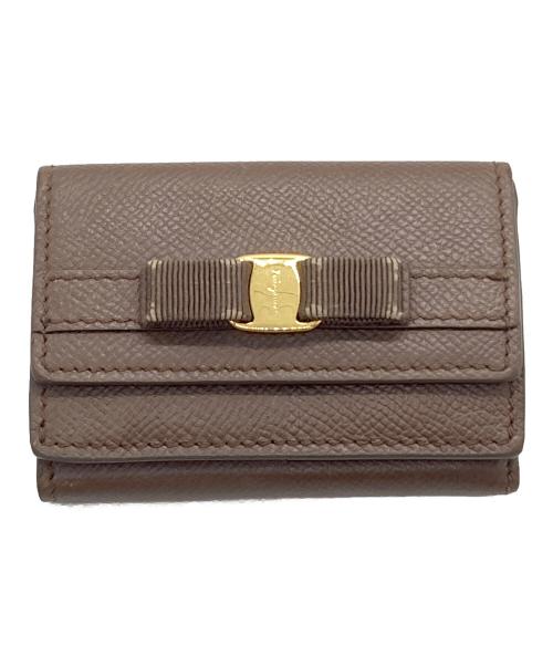 Ferragamo（フェラガモ）Ferragamo (フェラガモ) ヴァラリボン 3つ折り財布 ブラウンの古着・服飾アイテム