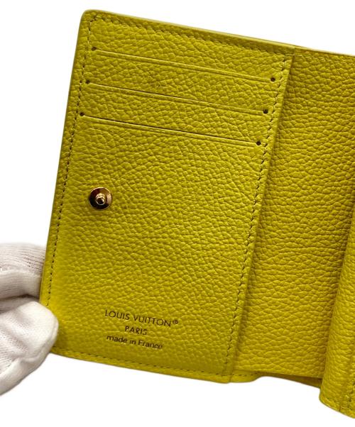 LOUIS VUITTON（ルイ ヴィトン）LOUIS VUITTON (ルイ ヴィトン) 2つ折り財布　ポルトフォイユ クレア アンプラント イエローの古着・服飾アイテム