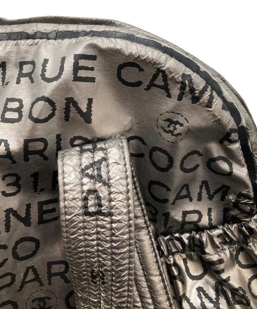 CHANEL（シャネル）CHANEL (シャネル) アンリミテッドロゴハンドバッグ シルバーの古着・服飾アイテム