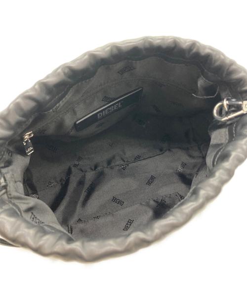 DIESEL（ディーゼル）DIESEL (ディーゼル) Clou-D Crossbody　クロスボディ ドローストリング レザー ミニ巾着バッグ　ショルダーバッグ ブラックの古着・服飾アイテム