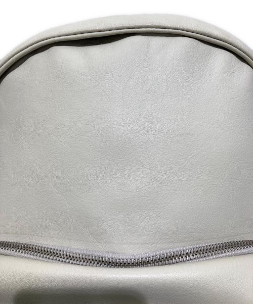 CAMPER（カンペール）CAMPER (カンペール) レザーリュック アイボリーの古着・服飾アイテム