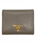 PRADAプラダ）の古着「2つ折り財布」｜グレー